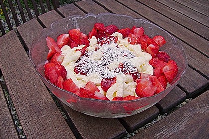 Spaghettidessert mit frischen Erdbeeren 1