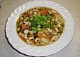 Japanische Nudelsuppe mit Tofu und Garnelen