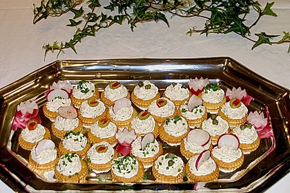 Garnierte Kr&auml;cker