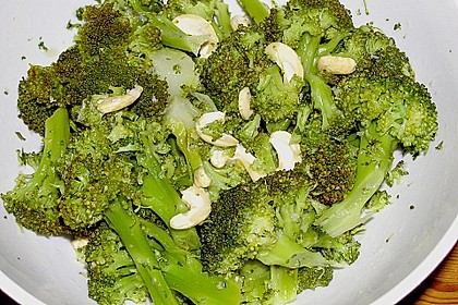 Brokkolisalat