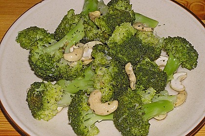 Brokkolisalat 1