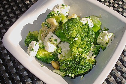 Brokkolisalat 8