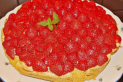 Erdbeer- oder Himbeerkuchen