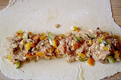 Gem&uuml;se - Hack - Strudel mit Bechamelsauce 2