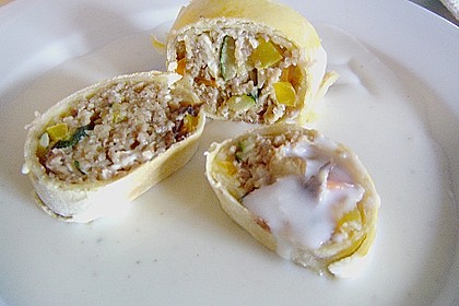 Gem&uuml;se - Hack - Strudel mit Bechamelsauce 4