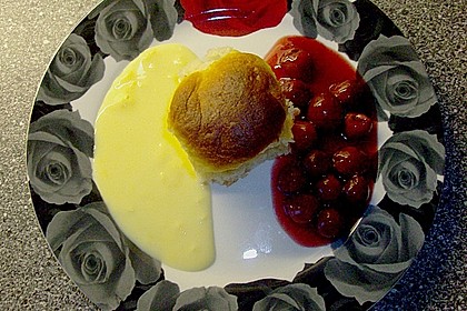 Marzipan - Buchteln mit Kirschen 13