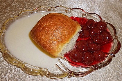 Marzipan - Buchteln mit Kirschen 5