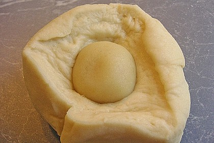 Marzipan - Buchteln mit Kirschen 16