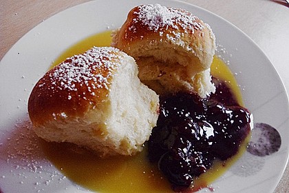Marzipan - Buchteln mit Kirschen 2