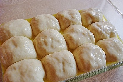 Marzipan - Buchteln mit Kirschen 17