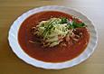 Tomatensuppe mit Nudeln und Basilikum