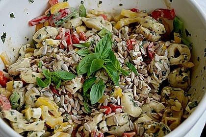 Tortelloni - Paprika - Salat