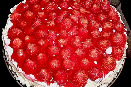 Erdbeertorte mit Marzipansahne