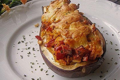 Aubergine mit Reisfüllung und Käsekruste