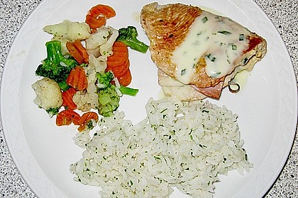 Gef&uuml;llte Putenschnitzel mit  zweierlei K&auml;se und Kochschinken an Zitronen - Schnittlauchso&szlig;e