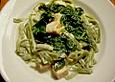 Bandnudeln mit Lachs und Blattspinat