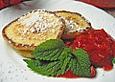 Quarkk&auml;ulchen mit Erdbeersauce