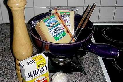 K&auml;sefondue mit dreierlei K&auml;se