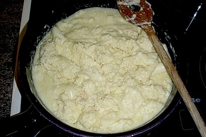 K&auml;sefondue aus dem Kanton Fribourg in der Schweiz 1