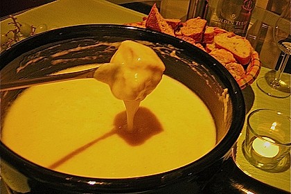 K&auml;sefondue aus dem Kanton Waadt in der Schweiz 1
