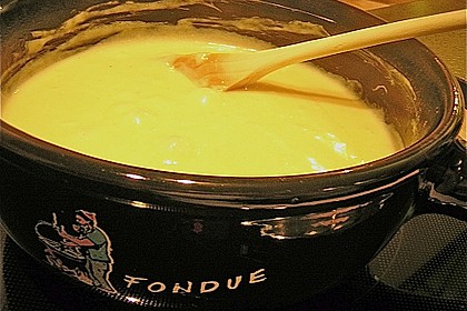 K&auml;sefondue aus dem Kanton Waadt in der Schweiz 2