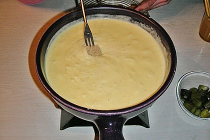 K&auml;sefondue aus dem Kanton Waadt in der Schweiz 4