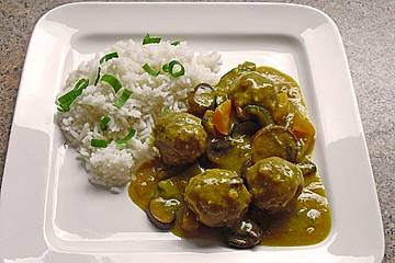 Hackklößchen in bunter Currysauce