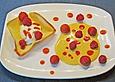 Zitronenmousse im Knusperteig auf englischer Creme mit Fr&uuml;chten der Saison