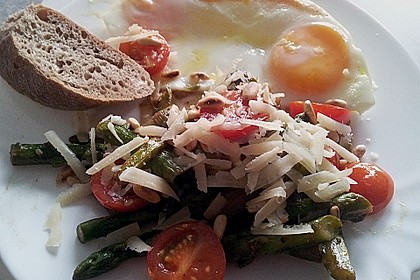 Gr&uuml;ner gebratener Spargel 10
