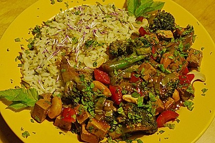 Brokkoli, Tofu und Cashewn&uuml;sse in s&uuml;&szlig; - saurer Sauce 3