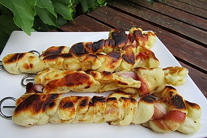 Gegrillte Teigspieße mit Bacon und Knoblauch 5