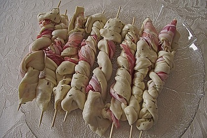Gegrillte Teigspieße mit Bacon und Knoblauch 23