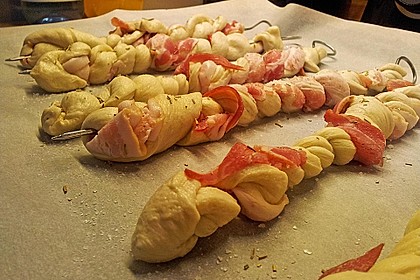 Gegrillte Teigspieße mit Bacon und Knoblauch 30