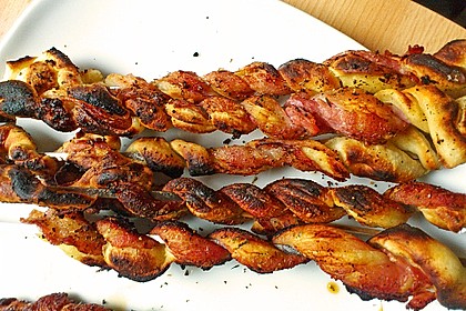 Gegrillte Teigspieße mit Bacon und Knoblauch 28