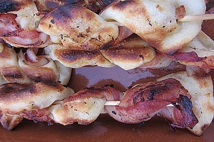 Gegrillte Teigspieße mit Bacon und Knoblauch 15