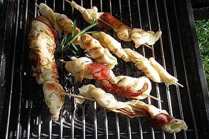 Gegrillte Teigspieße mit Bacon und Knoblauch 12