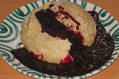 Germkn&ouml;del mit Holunderkompott