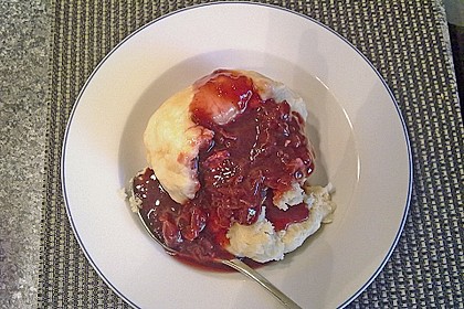 Germkn&ouml;del mit Holunderkompott 1