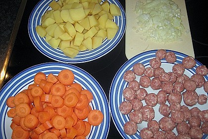 M&ouml;hreneintopf mit Kartoffeln und Bratwurstkl&ouml;&szlig;chen &agrave; la Briel 1