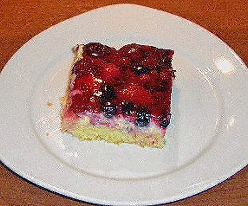 Kirsch - Himbeer - Heidelbeer - Schmand Blechkuchen (Rezept mit Bild ...
