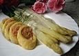 Spargel mit Lachscr&ecirc;pes - R&ouml;llchen