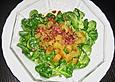 N&uuml;sslisalat mit Zwiebeln und Speck