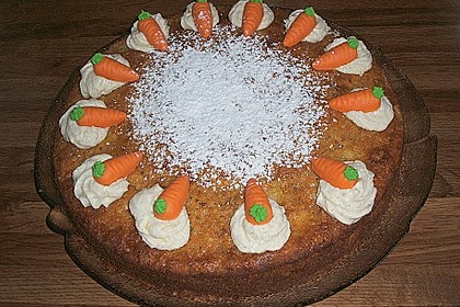 Amerikanischer M&ouml;hrenkuchen mit Ananas und Waln&uuml;ssen 1
