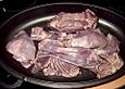 In Rotwein geschmorte Kaninchenkeulen mit Sp&auml;tzle