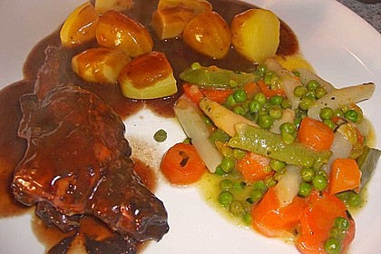 In Rotwein geschmorte Kaninchenkeulen mit Spätzle 1