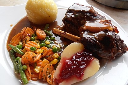 In Rotwein geschmorte Kaninchenkeulen mit Spätzle 3
