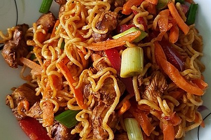 Gebratenes Hühnchen mit Mie-Nudeln 9