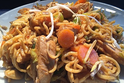 Gebratenes Hühnchen mit Mie-Nudeln 3