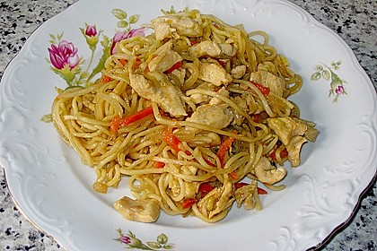 Gebratenes Hühnchen mit Mie-Nudeln 13