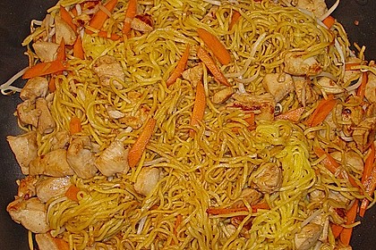 Gebratenes Hühnchen mit Mie-Nudeln 19